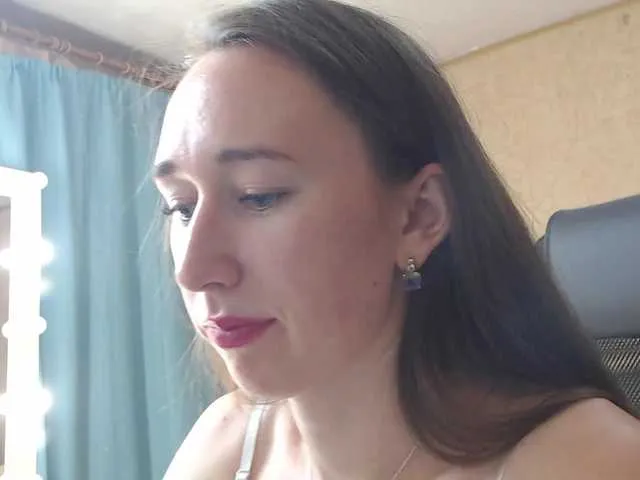 Ellidi – webcam model profile photo Image 10