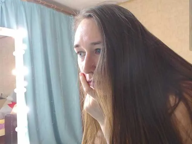 Ellidi – webcam model profile photo Image 8