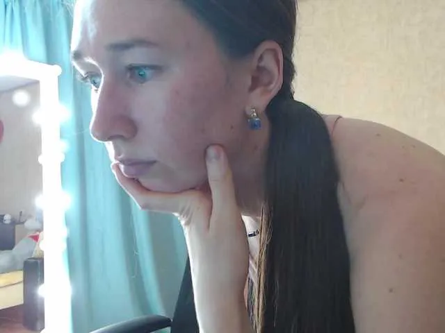Ellidi – webcam model profile photo Image 9