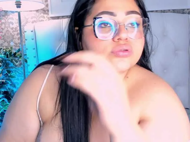 yummylaylax – webcam model profile photo Image 14