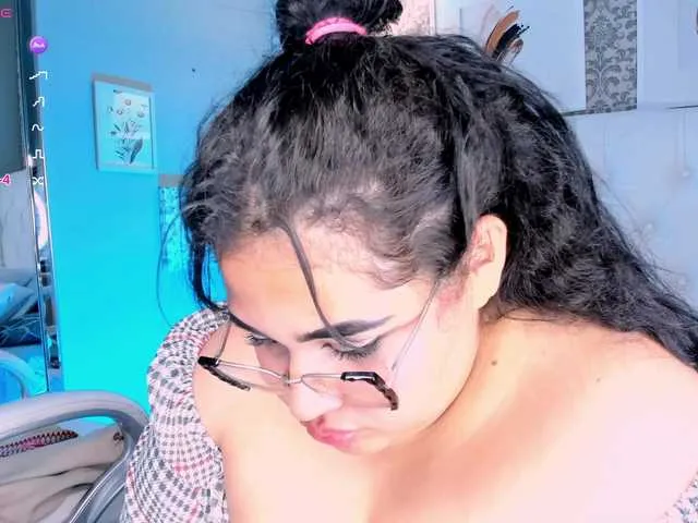 yummylaylax – webcam model profile photo Image 18