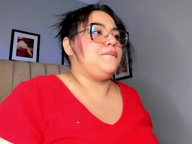 yummylaylax – webcam model profile photo Image 4