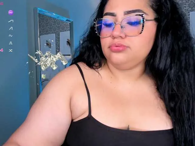 yummylaylax – webcam model profile photo Image 9