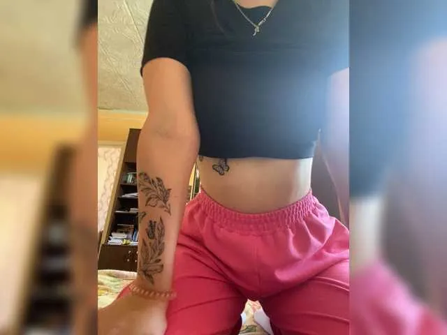 Likachkaa – webcam model profile photo Image 4