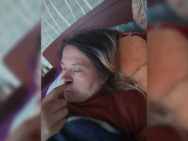 Likachkaa – webcam model profile photo Image 8