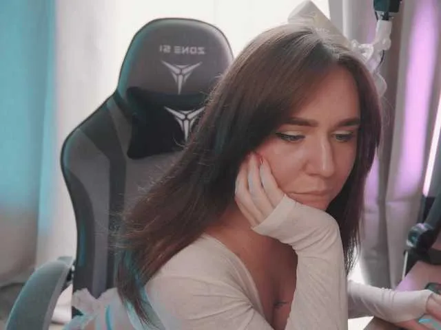 Ellidi – webcam model profile photo Image 2