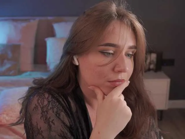 Ellidi – webcam model profile photo Image 6