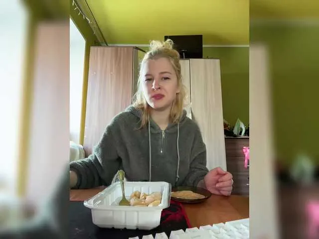 Tvoyasamka77 – webcam model profile photo Image 6