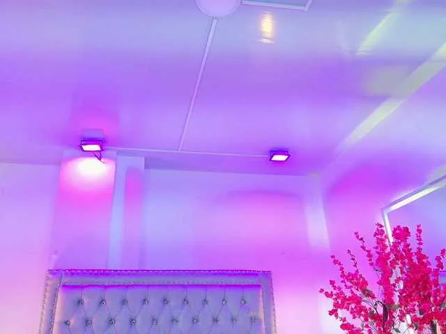 vixenvictoriaa – webcam model profile photo Image 5