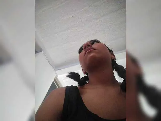 millemimi – webcam model profile photo Image 3