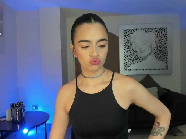 yummylaylax – webcam model profile photo Image 11