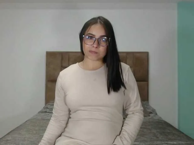 MiaLiaHot – webcam model profile photo Image 15