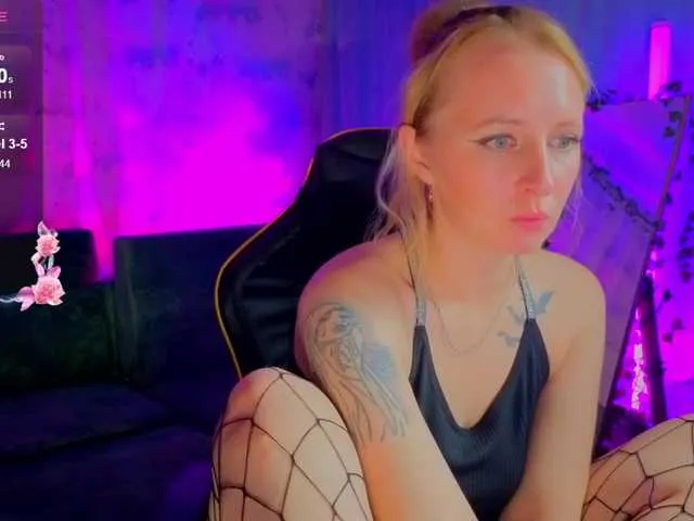 Kristallik-1 – webcam model profile photo Image 13