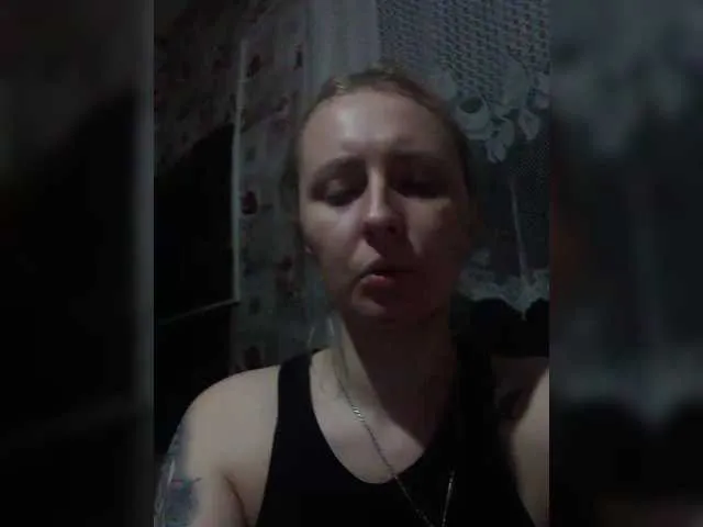Kristallik-1 – webcam model profile photo Image 3