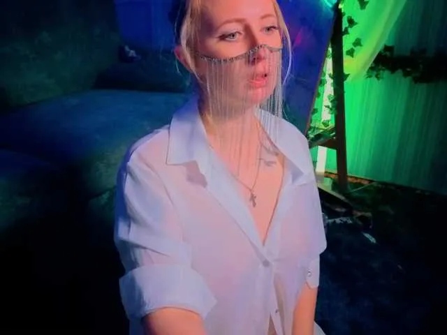 Kristallik-1 – webcam model profile photo Image 9
