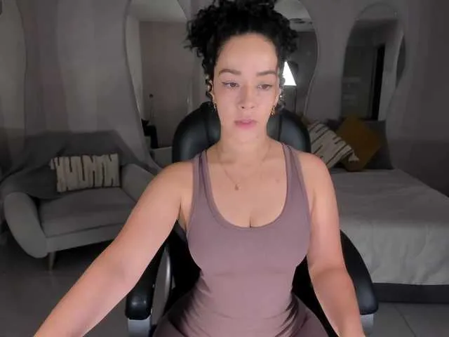 HannahIsabelle – webcam model profile photo Image 2