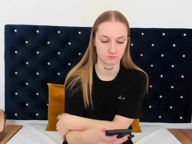 AlexaKisses Image 3
