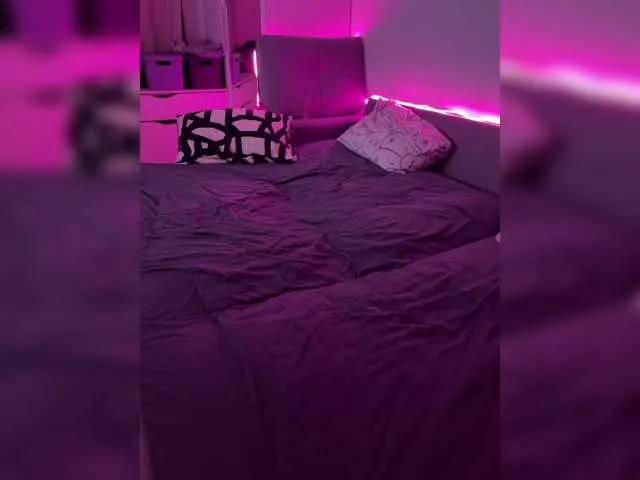 Pinkie-Pie – webcam model profile photo Image 12