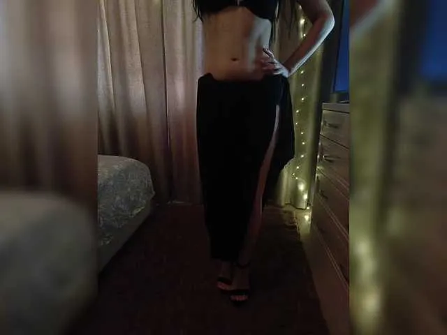 MiaLiaHot – webcam model profile photo Image 8