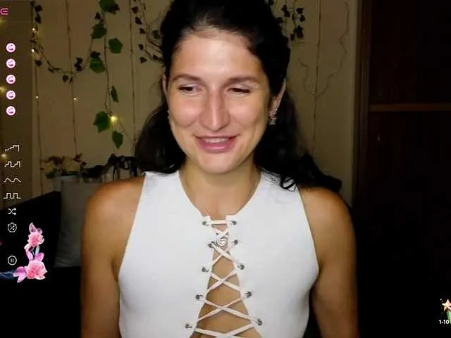 liz_holmes – webcam model profile photo Image 5