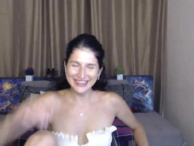 liz_holmes – webcam model profile photo Image 6
