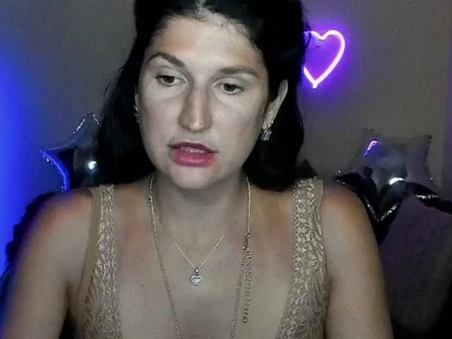 liz_holmes – webcam model profile photo Image 9