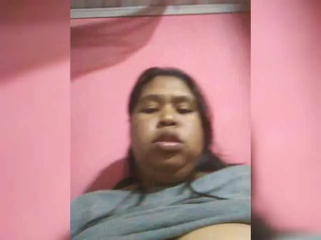 MinniMia – webcam model profile photo Image 2