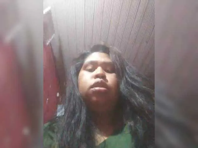 MinniMia – webcam model profile photo Image 5