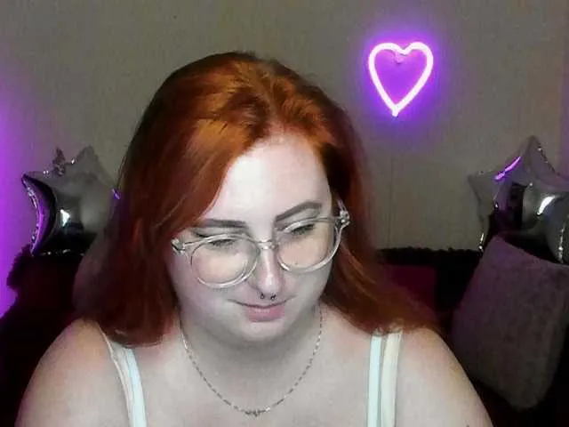 Aliciaredluv – webcam model profile photo