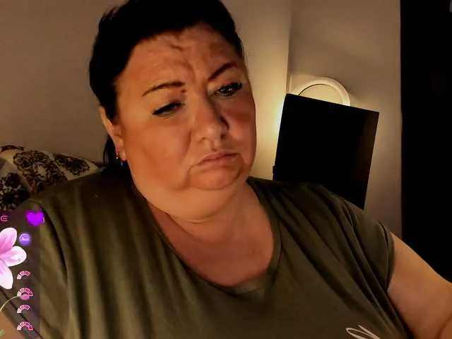 diffgirls1-1 – webcam model profile photo Image 9