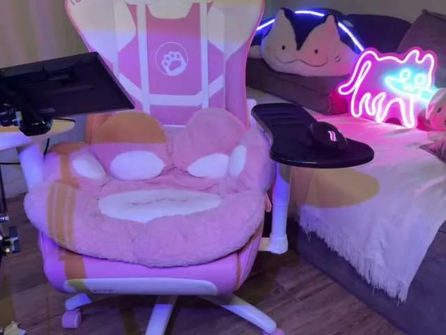 krissone – webcam model profile photo Image 10