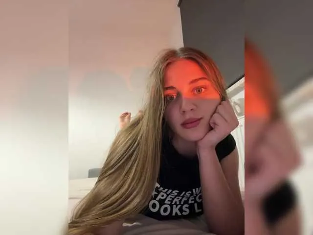 AlexisGrays – webcam model profile photo Image 2