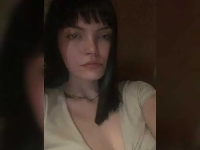 alisonriot – webcam model profile photo