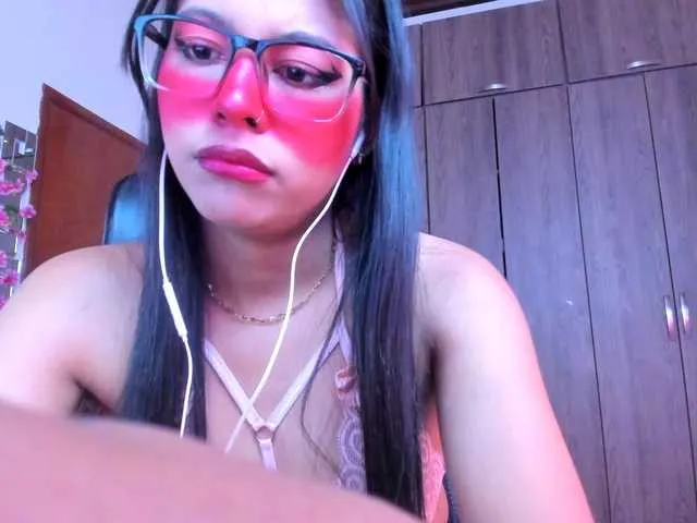 glossybabe_ – webcam model profile photo Image 12