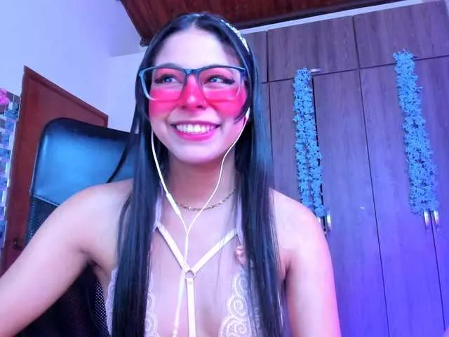 glossybabe_ – webcam model profile photo Image 5