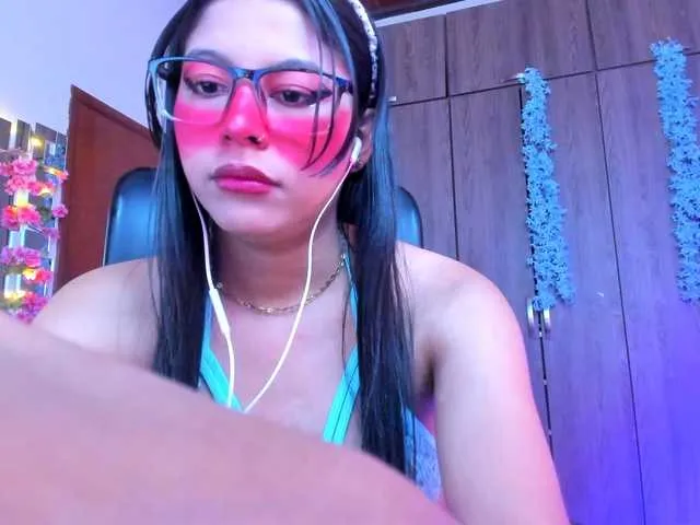 glossybabe_ – webcam model profile photo Image 7