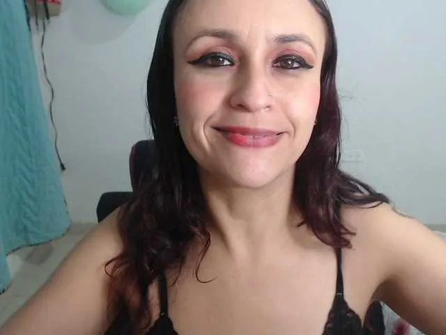 blondefoxsilverfox – webcam model profile photo Image 18