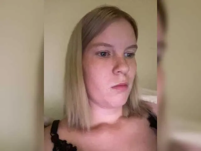 babyhuelix – webcam model profile photo Image 14