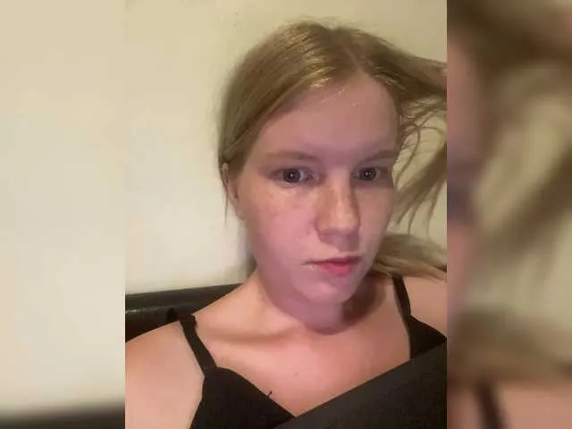 babyhuelix – webcam model profile photo Image 2