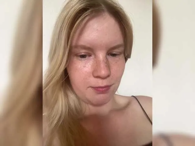 babyhuelix – webcam model profile photo Image 3