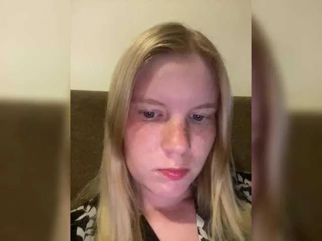 babyhuelix – webcam model profile photo Image 4