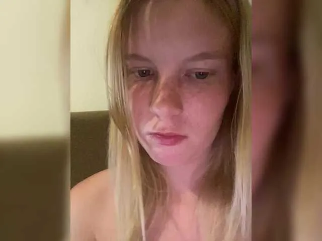 babyhuelix – webcam model profile photo Image 5