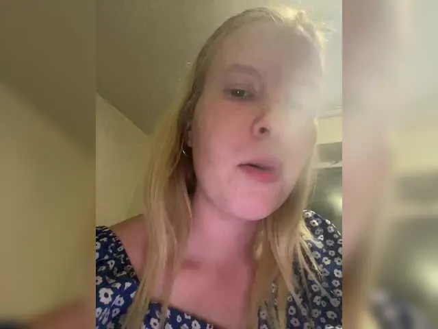babyhuelix – webcam model profile photo Image 8