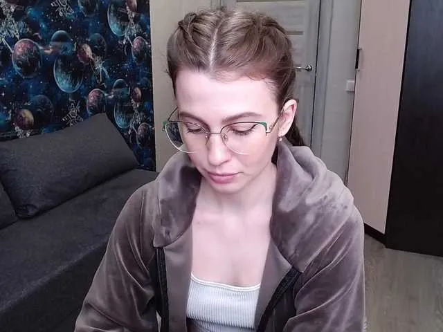 Likachkaa – webcam model profile photo Image 4