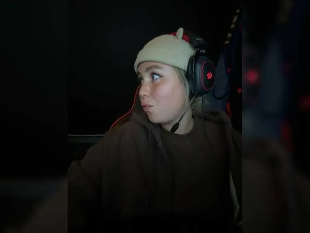 DvaBomja – webcam model profile photo Image 19