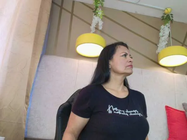 ana-mature Image 10