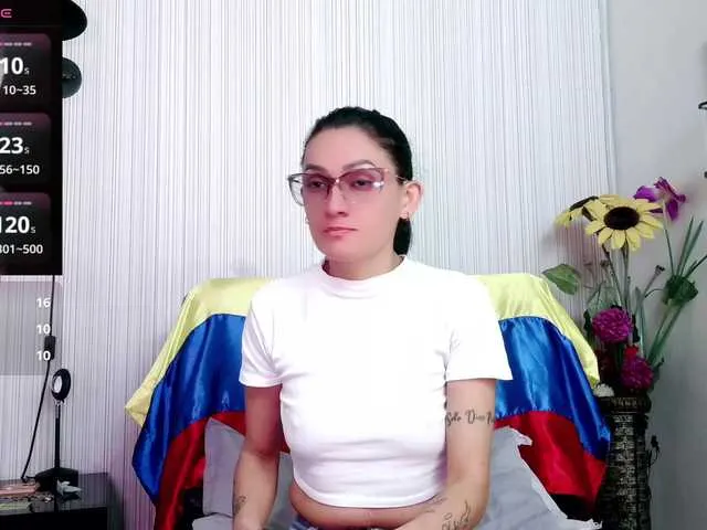 heymartina – webcam model profile photo Image 17