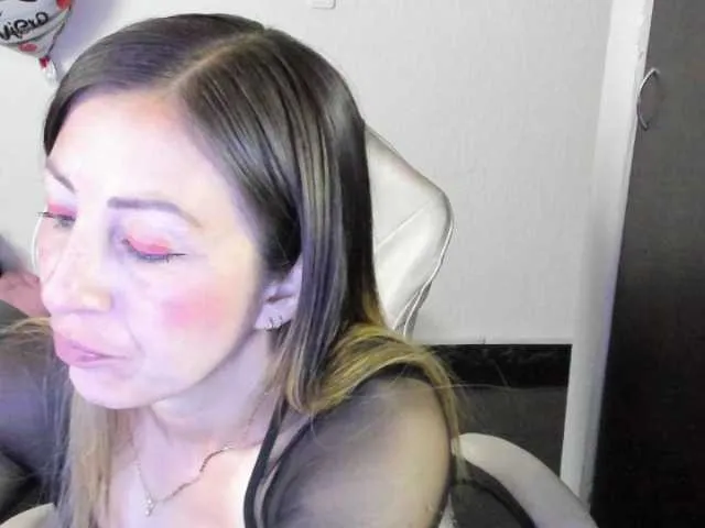 violet_catt – webcam model profile photo Image 16