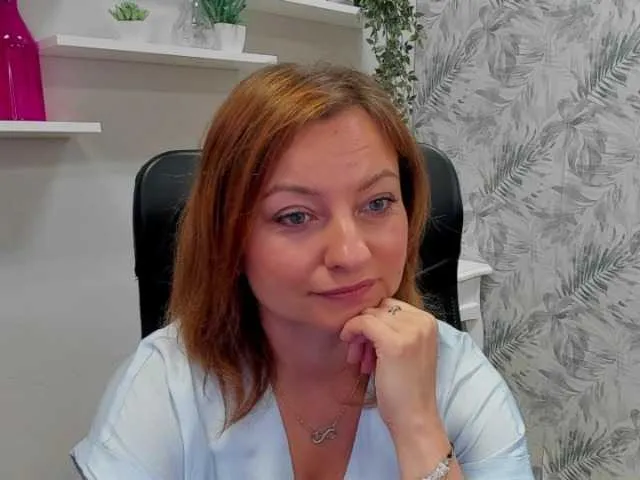 angelaLove13 – webcam model profile photo