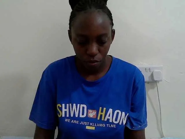 MinniMia – webcam model profile photo Image 4